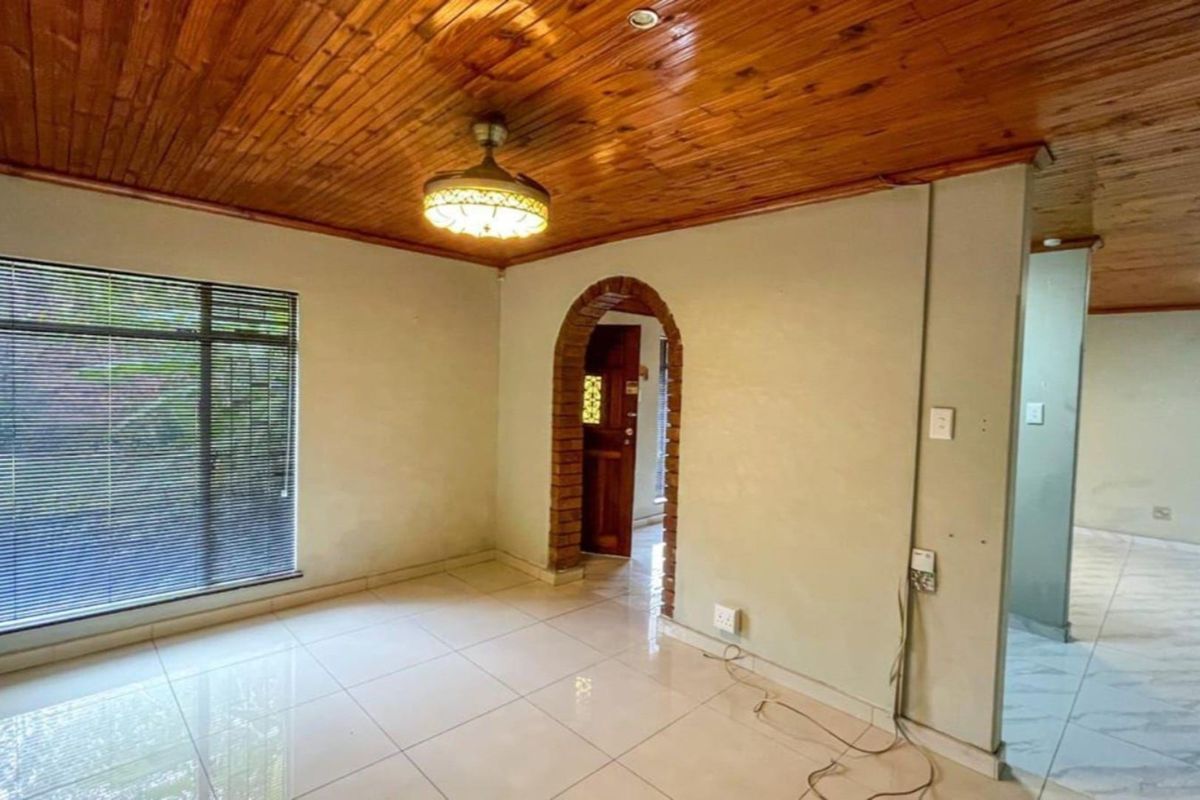 Comfortable Family Living with Excellent Security - Photo 2