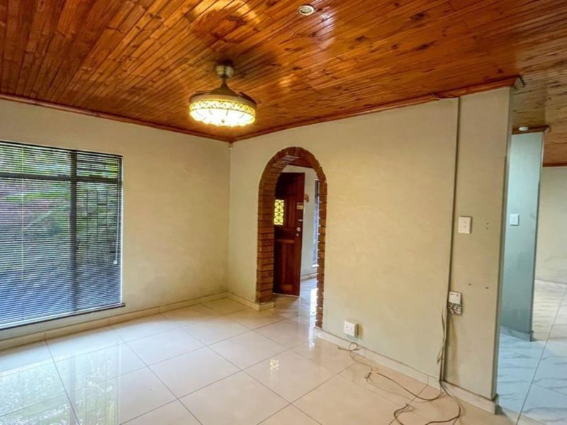 Comfortable Family Living with Excellent Security - Photo 2