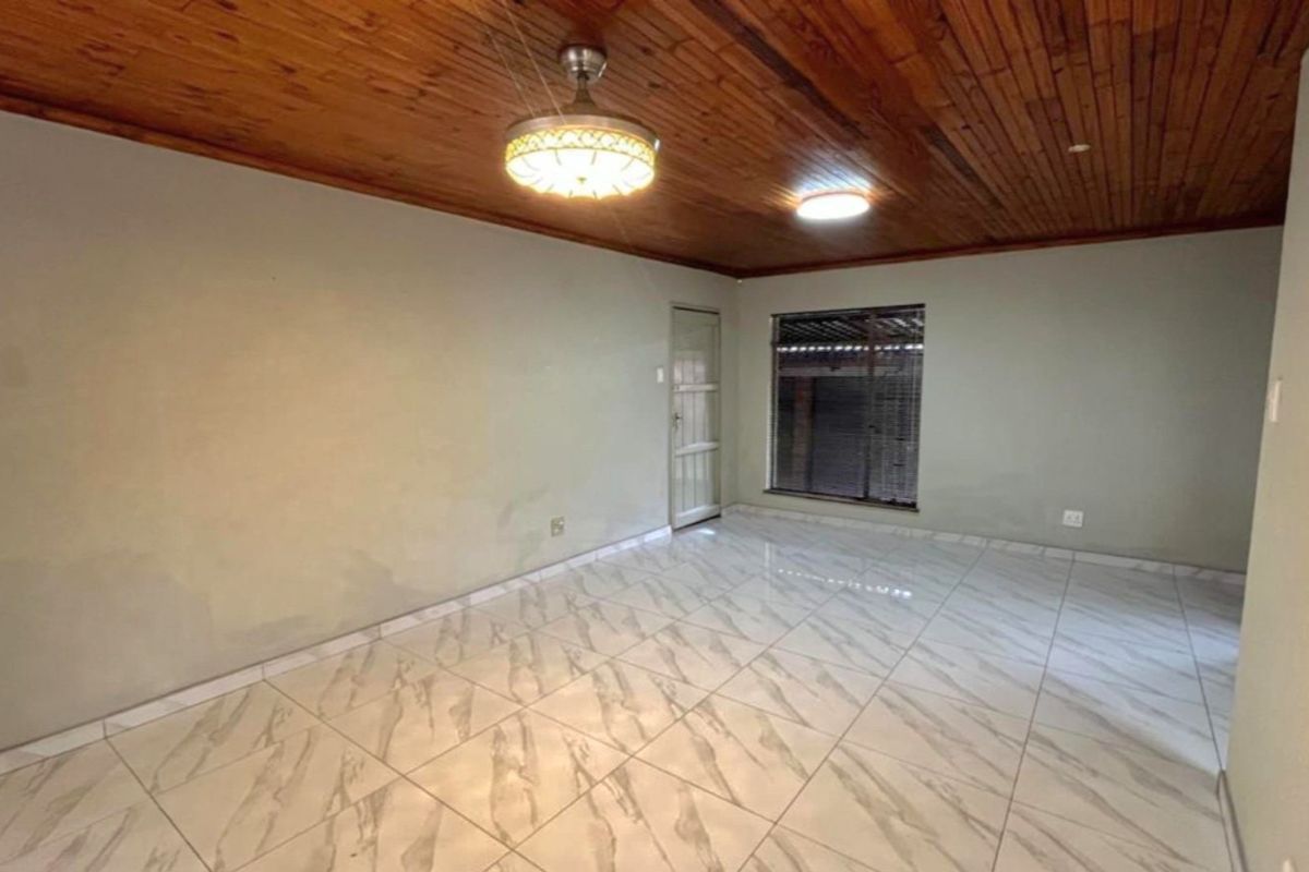 Comfortable Family Living with Excellent Security - Photo 3