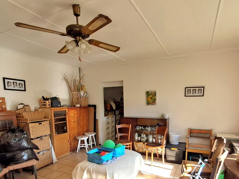 Large family home with 2 flats in upper Gonubie, East London - Photo 5