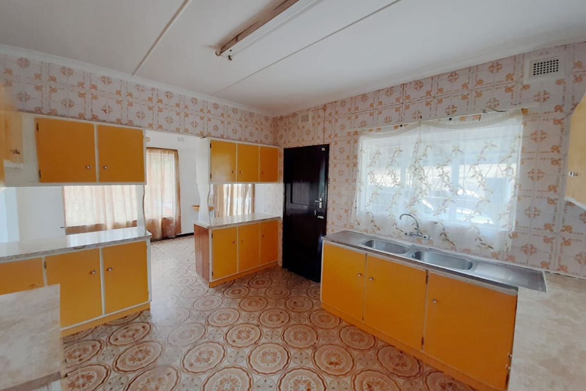Space, Location & Family Comfort - Photo 3