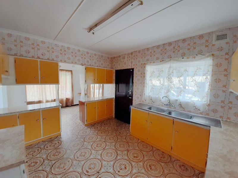 Space, Location & Family Comfort - Photo 3