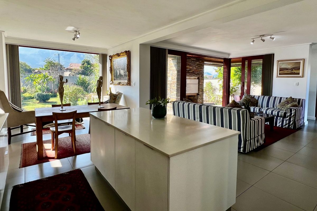 EARLS COURT GEM STYLISH 3 BEDROOM FAMILY HOME - Photo 5