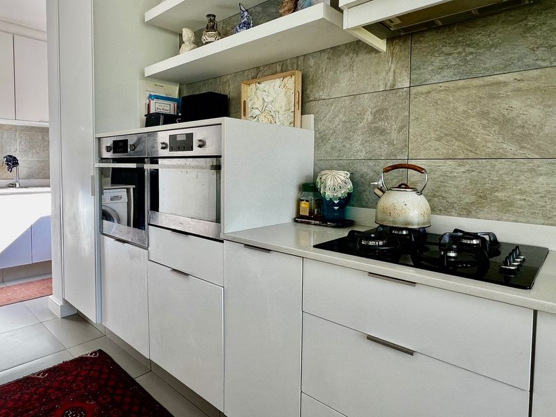 EARLS COURT LIFESTYLE LIVING AT IT'S BEST - Photo 9