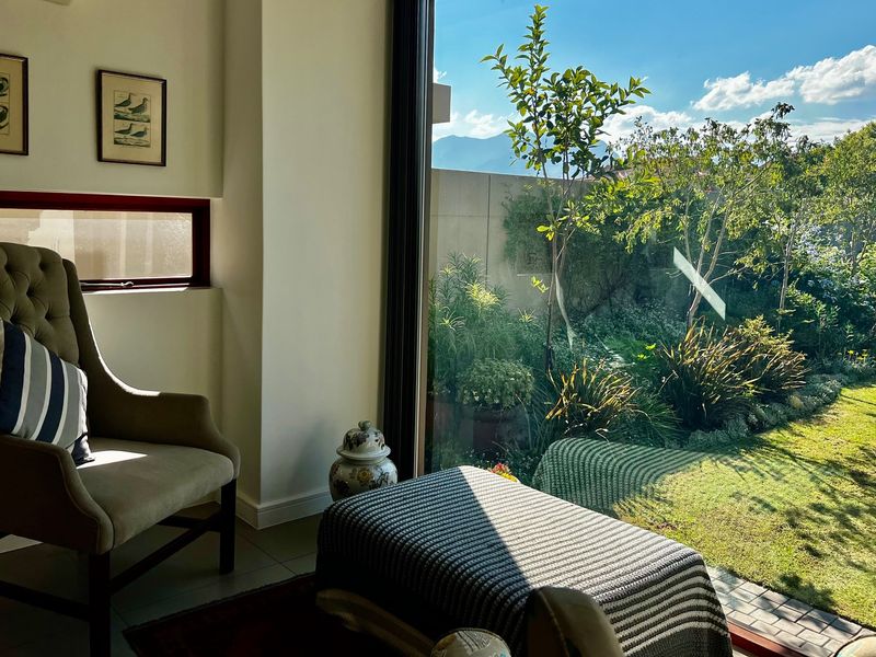 EARLS COURT LIFESTYLE LIVING AT IT'S BEST - Photo 6