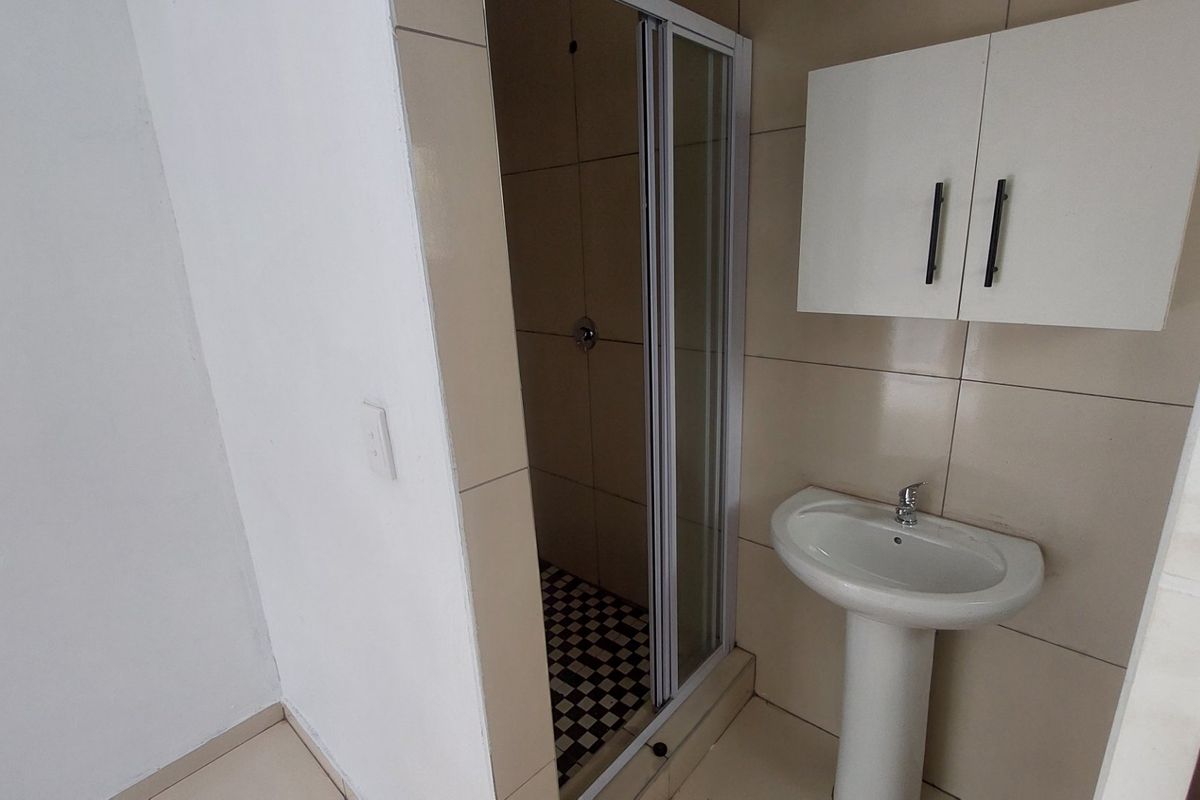 Chic 1 Bed Apartment in Musgrave, Durban - Photo 5