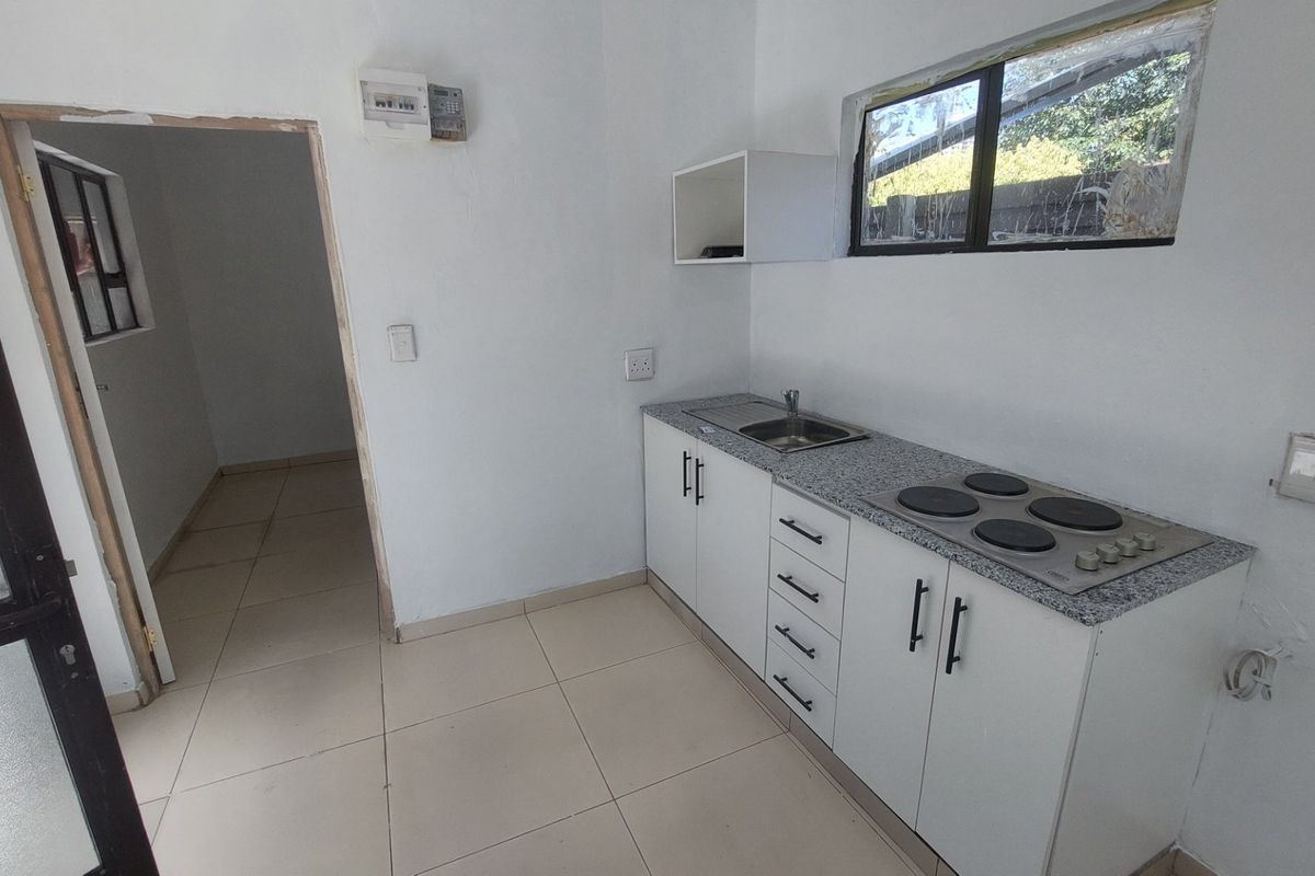 Chic 1 Bed Apartment in Musgrave, Durban - Photo 3