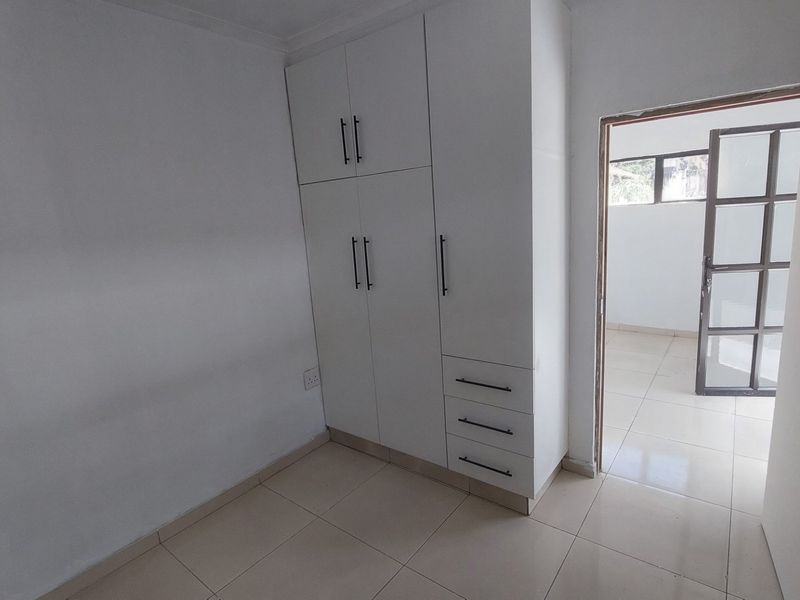 Chic 1 Bed Apartment in Musgrave, Durban - Photo 7