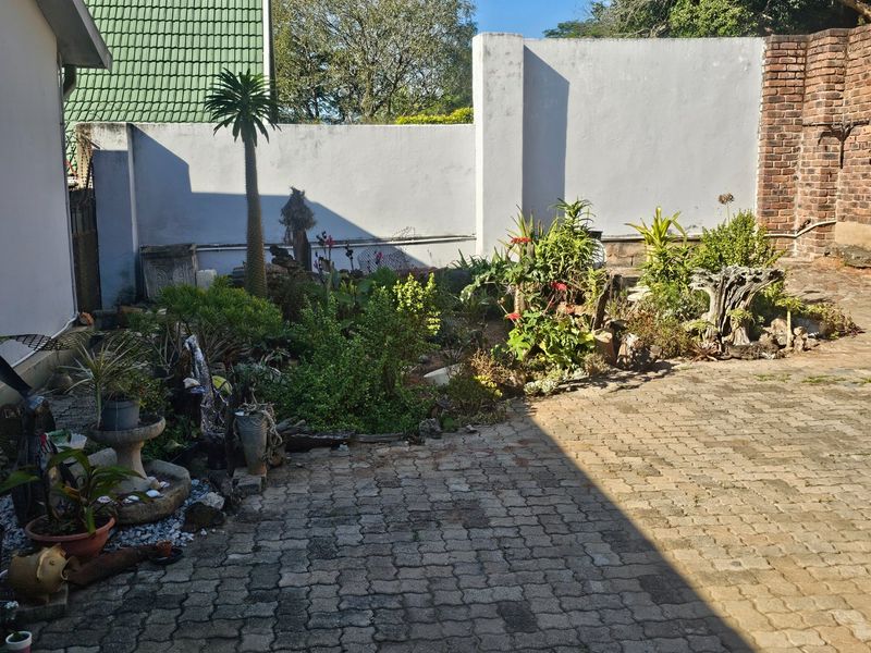 Garden Cottage, Centrally Located  - Photo 2