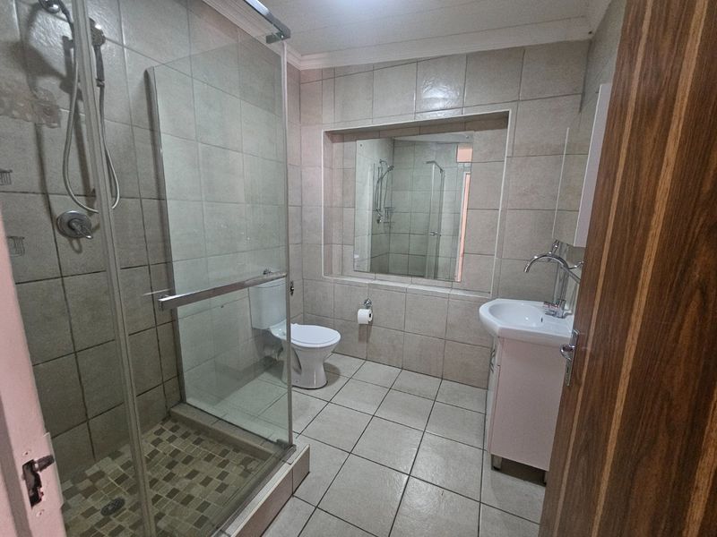Garden Cottage, Centrally Located  - Photo 9