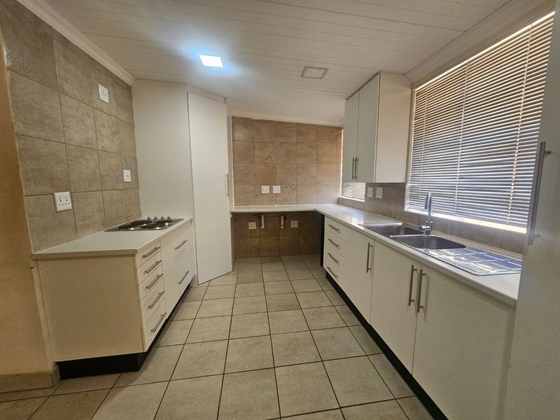 Garden Cottage, Centrally Located  - Photo 8