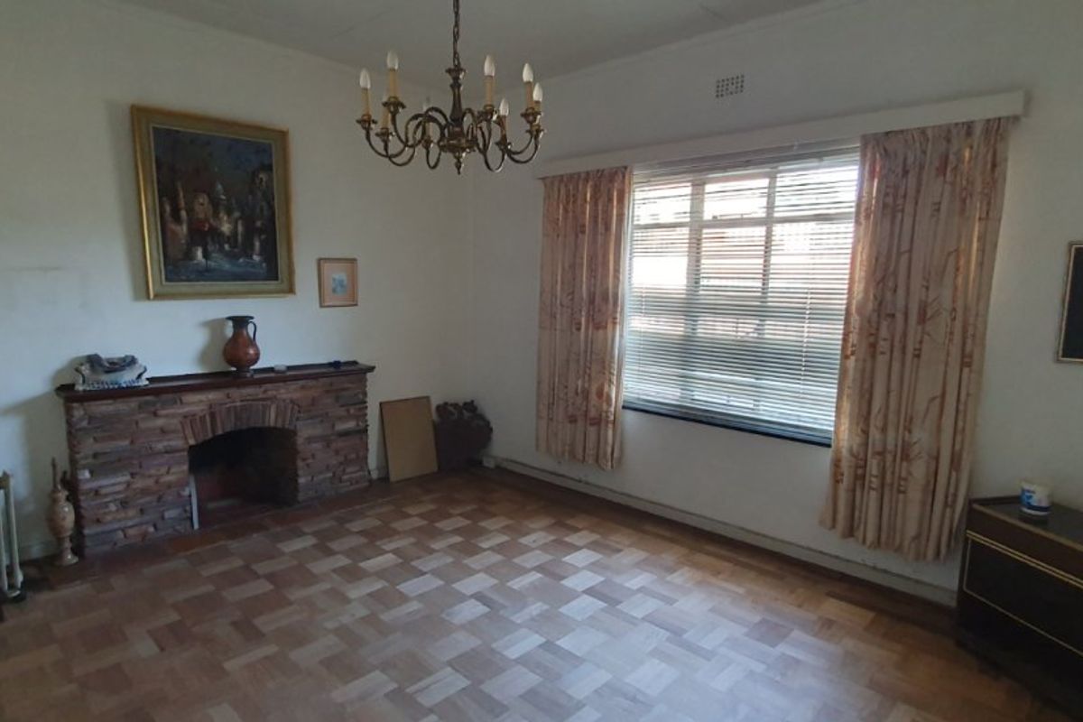 Spacious 5-Bedroom Home Overlooking the Golf Course – Endless Potential in Observatory - Photo 5