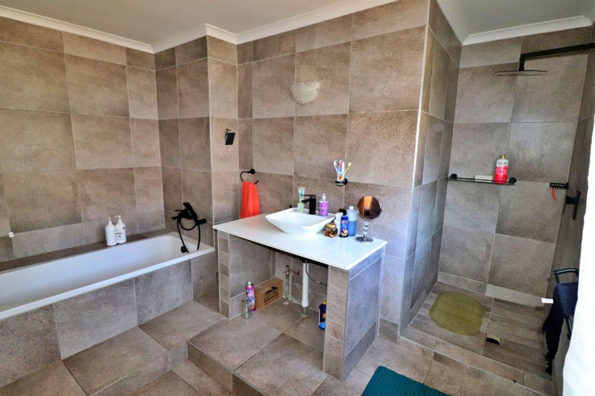4 Bedroom Double Storied Home in Boomed off Area - Photo 4