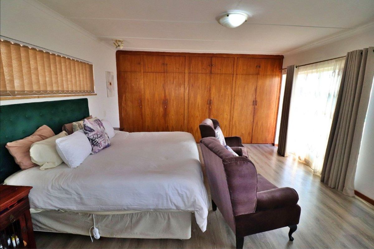 4 Bedroom Double Storied Home in Boomed off Area - Photo 3