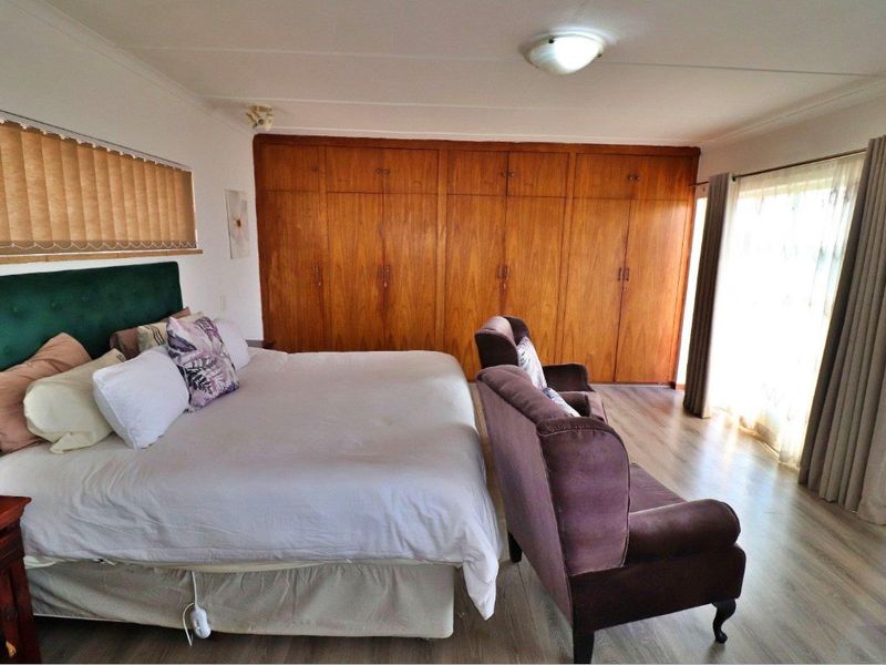 4 Bedroom Double Storied Home in Boomed off Area - Photo 3