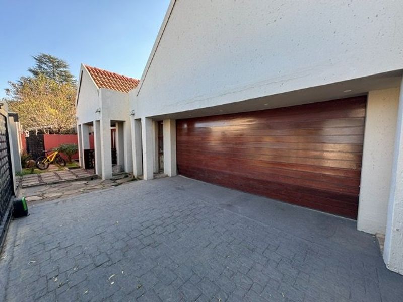 Spacious Family Home with Excellent Living Areas - Photo 1
