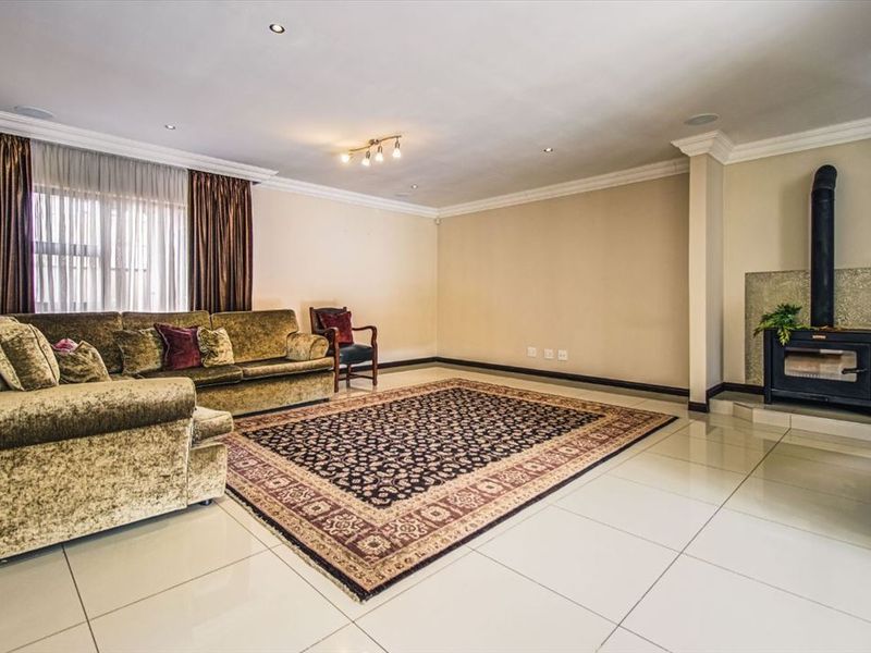 Elegant Family Home with Staff Accommodation and Triple Garage - Photo 2