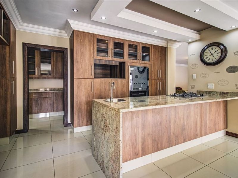 Elegant Family Home with Staff Accommodation and Triple Garage - Photo 1