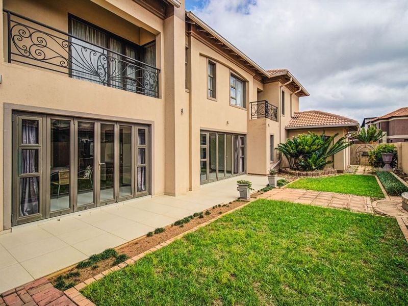 Elegant Family Home with Staff Accommodation and Triple Garage - Photo 3