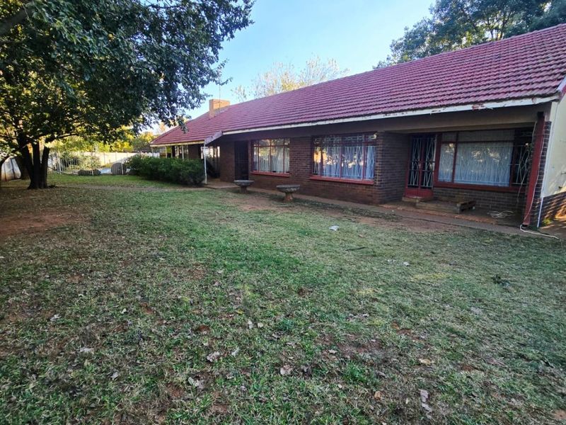 4 Bedroom house for sale in Wilkoppies - Photo 1