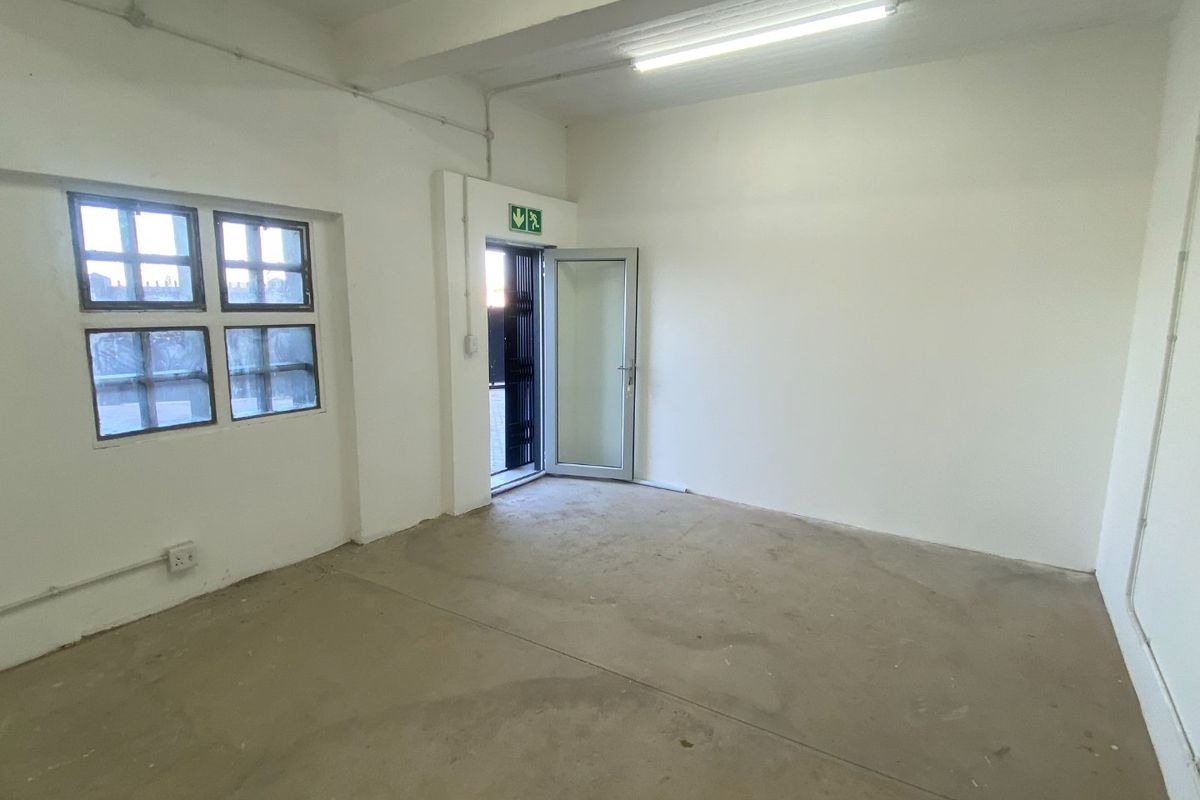 357m2 Industrial to Let  - Photo 3
