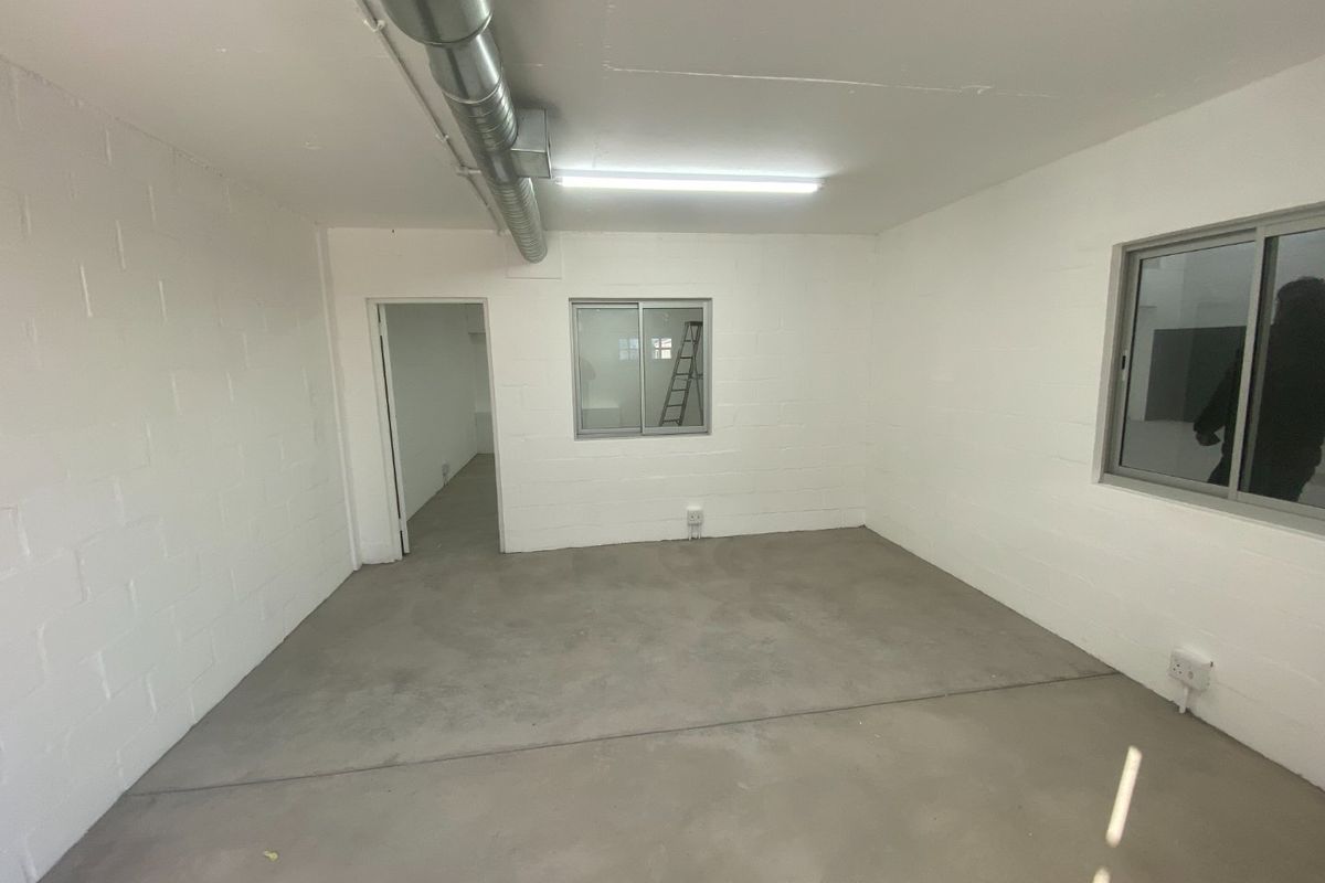 339m2 Industrial to Let  - Photo 4