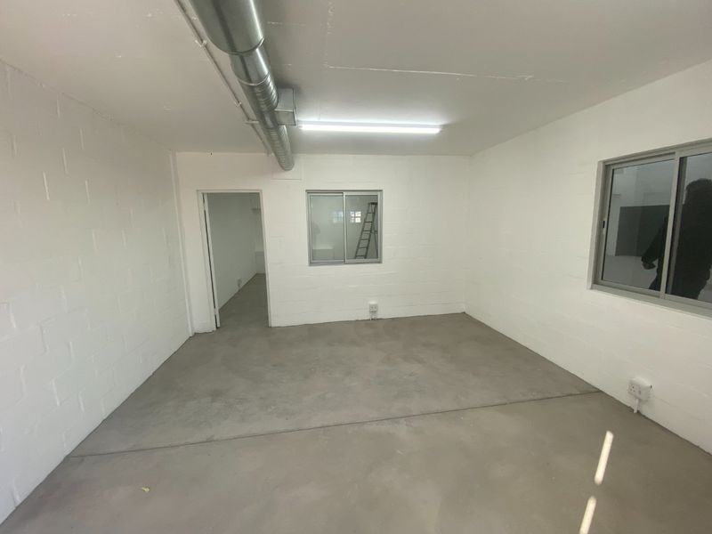 339m2 Industrial to Let  - Photo 4