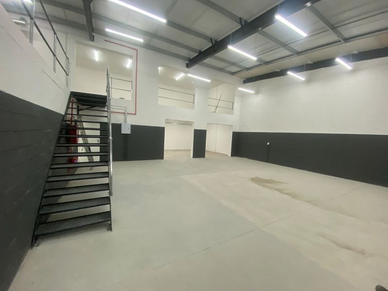 339m2 Industrial to Let  - Photo 1
