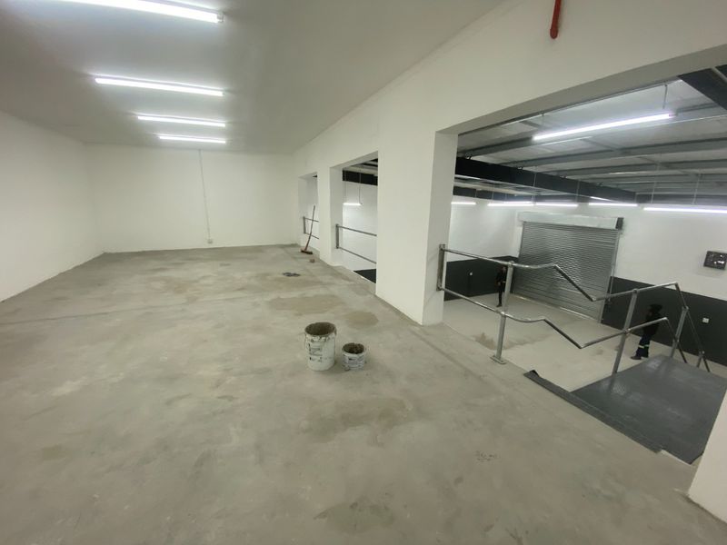 339m2 Industrial to Let  - Photo 9