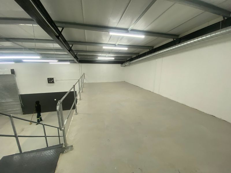 339m2 Industrial to Let  - Photo 8