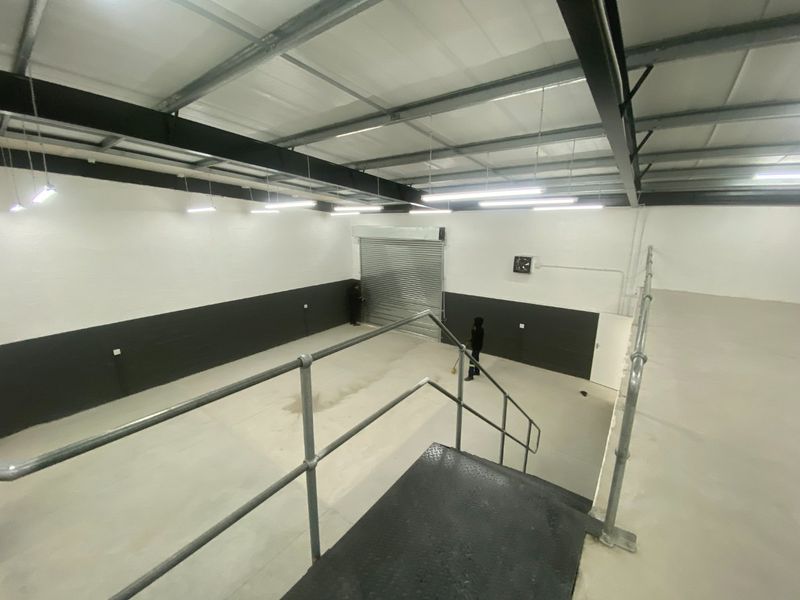 339m2 Industrial to Let  - Photo 2
