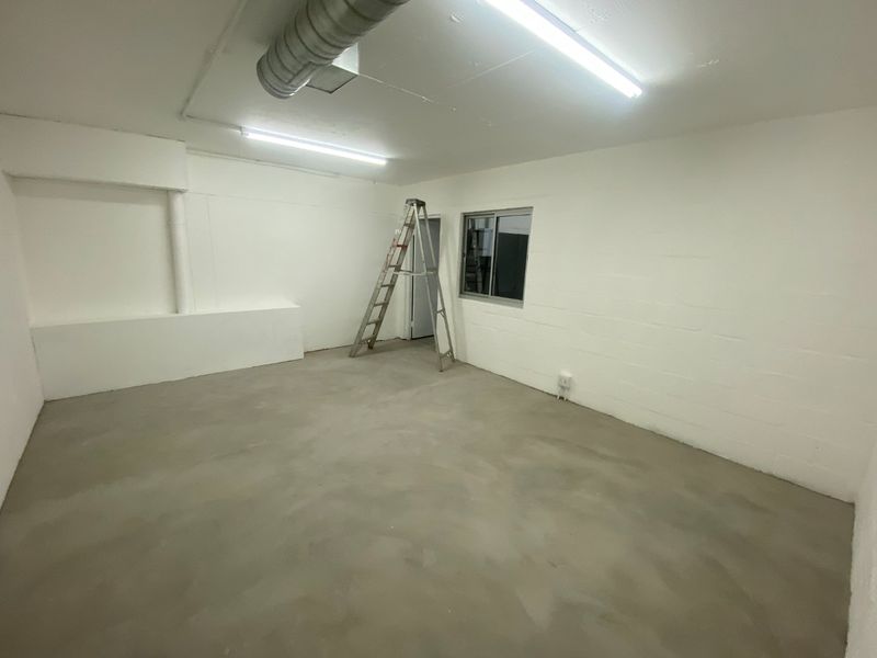 339m2 Industrial to Let  - Photo 5