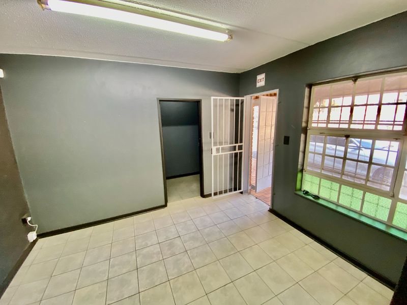 Prime Industrial Space To Let In Hennopspark - Photo 4
