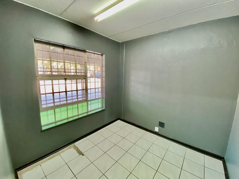 Prime Industrial Space To Let In Hennopspark - Photo 3