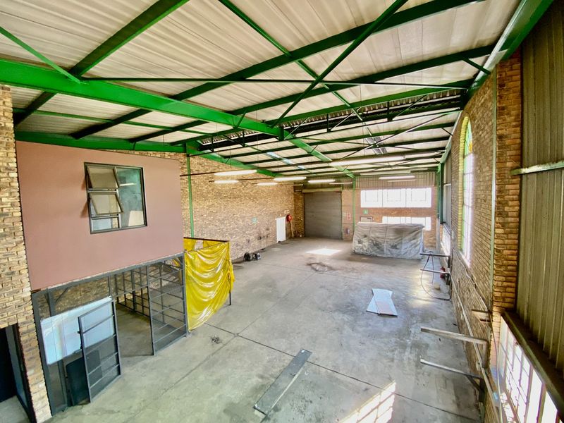 Prime Industrial Space To Let In Hennopspark - Photo 9
