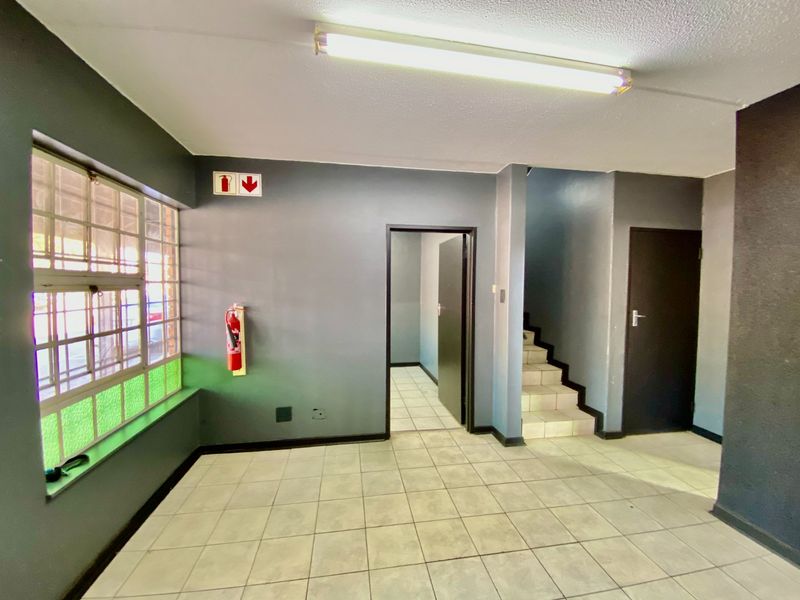 Prime Industrial Space To Let In Hennopspark - Photo 5