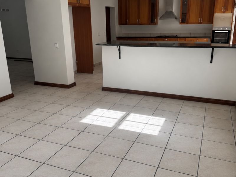 4 Bedroom House to Rent in Kyalami - Photo 2