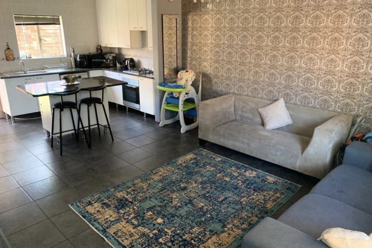 4 Bedroom House to Rent in Kyalami - Photo 4