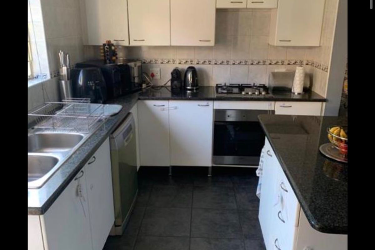 4 Bedroom House to Rent in Kyalami - Photo 5
