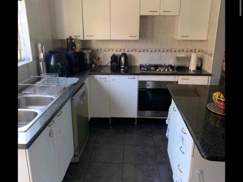 4 Bedroom House to Rent in Kyalami - Photo 5