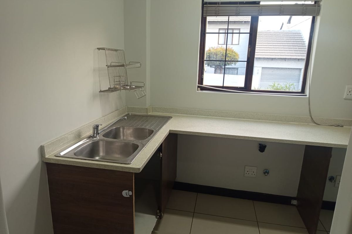 3 Bedroom 2 Bathroom Townhouse to Rent. - Photo 5