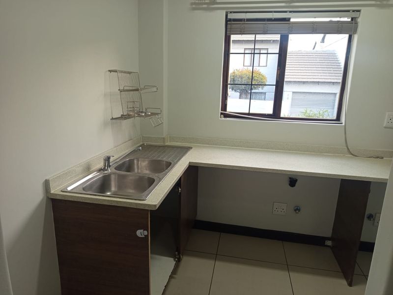 3 Bedroom 2 Bathroom Townhouse to Rent. - Photo 5