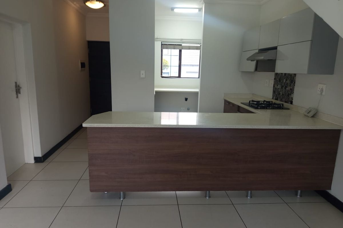 3 Bedroom 2 Bathroom Townhouse to Rent. - Photo 3