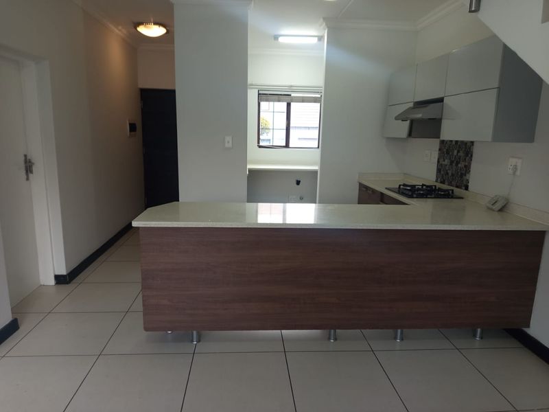 3 Bedroom 2 Bathroom Townhouse to Rent. - Photo 3