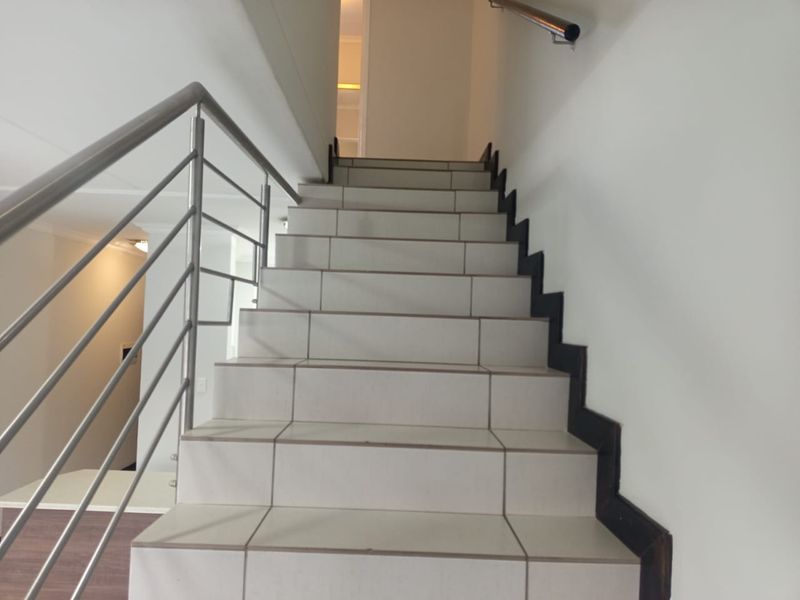 3 Bedroom 2 Bathroom Townhouse to Rent. - Photo 8