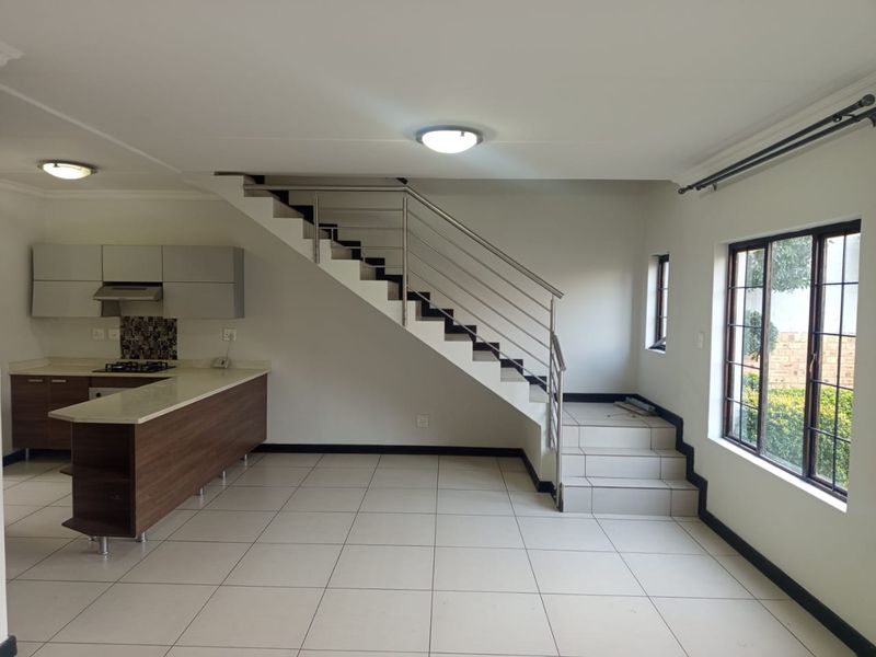 3 Bedroom 2 Bathroom Townhouse to Rent. - Photo 7