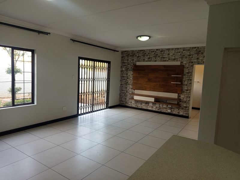 3 Bedroom 2 Bathroom Townhouse to Rent. - Photo 6