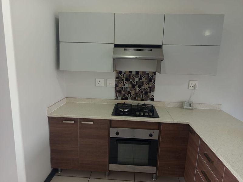 3 Bedroom 2 Bathroom Townhouse to Rent. - Photo 4