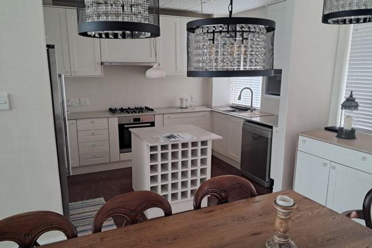 Illovo flat for Sale  - Photo 5