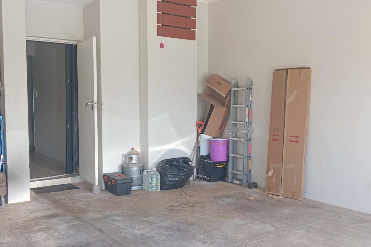 Luxury Estate Living in the Heart of Raslouw’s Prime Residential Hub - Photo 5